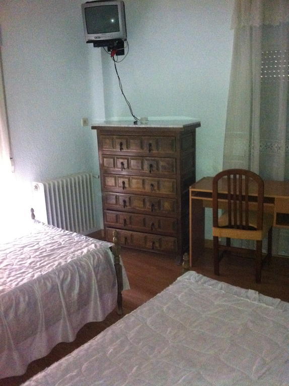 Pension Ruiz Линарес Стая снимка