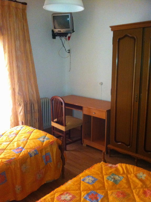 Pension Ruiz Линарес Стая снимка